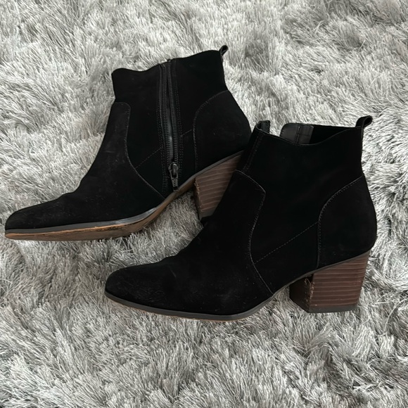 Crown Vintage black suede ankle boot - Picture 1 of 4